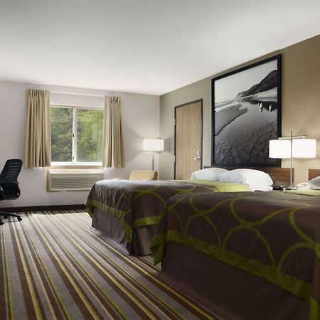 Super 8 By Wyndham Manistee Hotel Luaran gambar