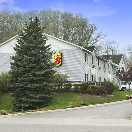 Super 8 By Wyndham Manistee Hotel Luaran gambar