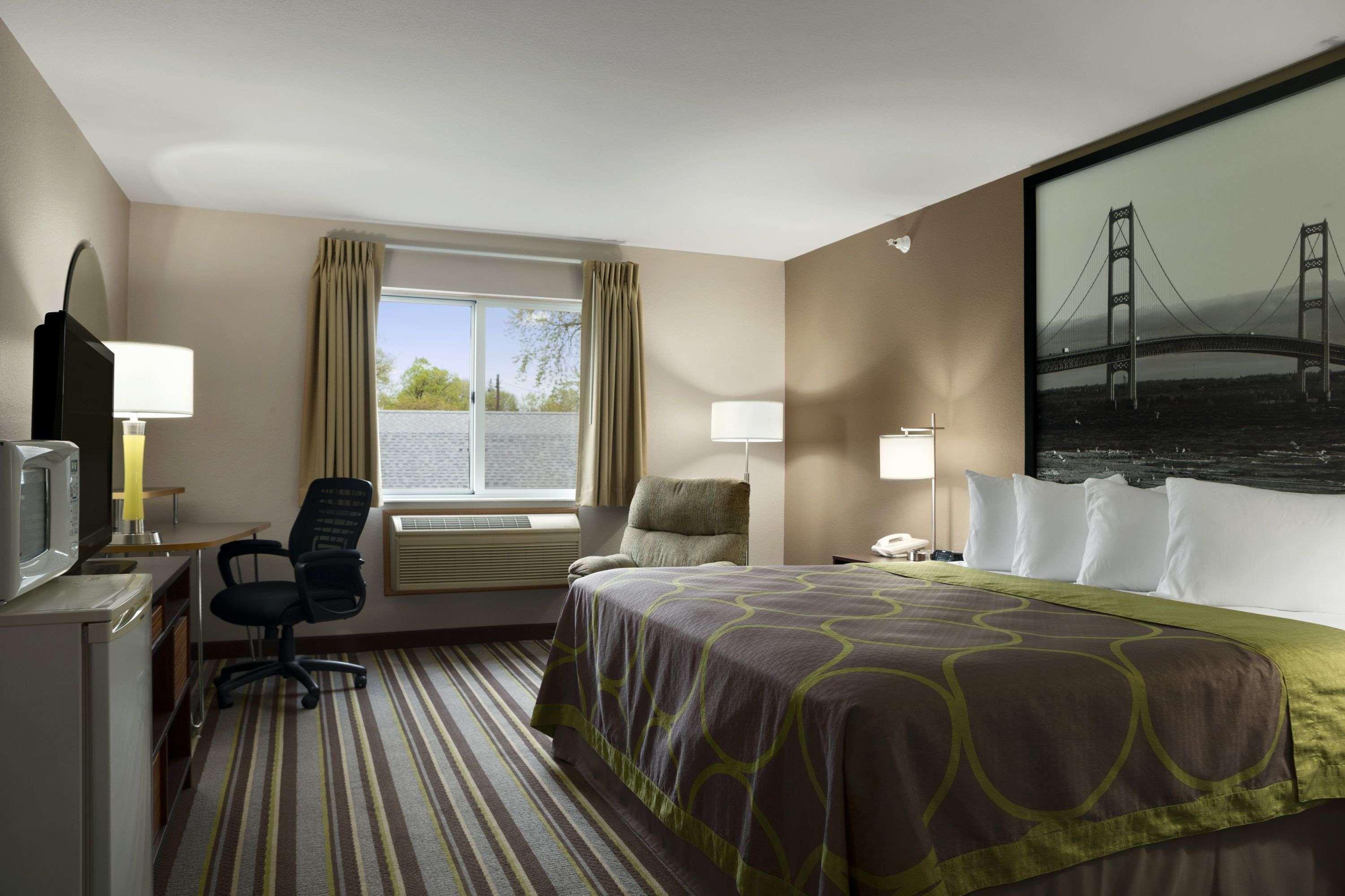 Super 8 By Wyndham Manistee Hotel Luaran gambar