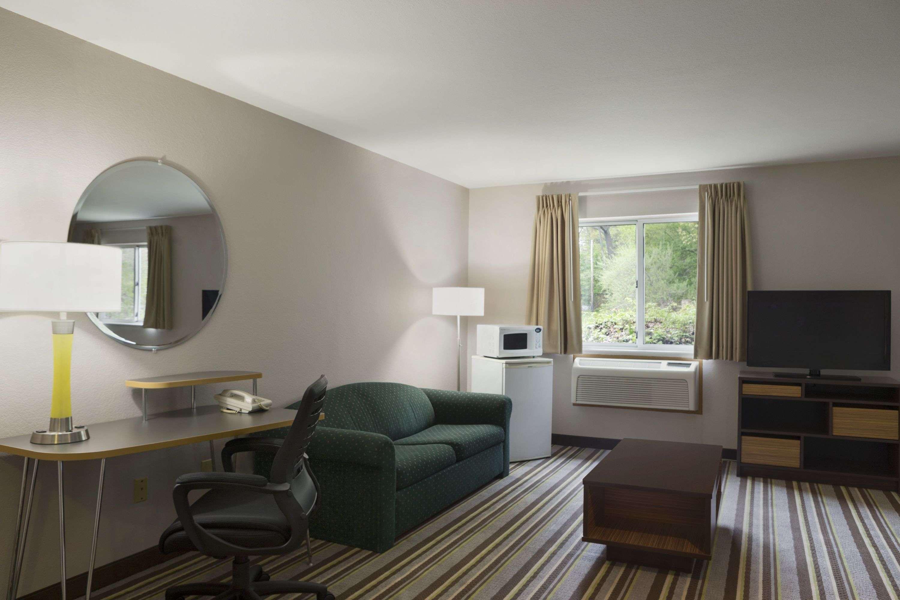 Super 8 By Wyndham Manistee Hotel Luaran gambar