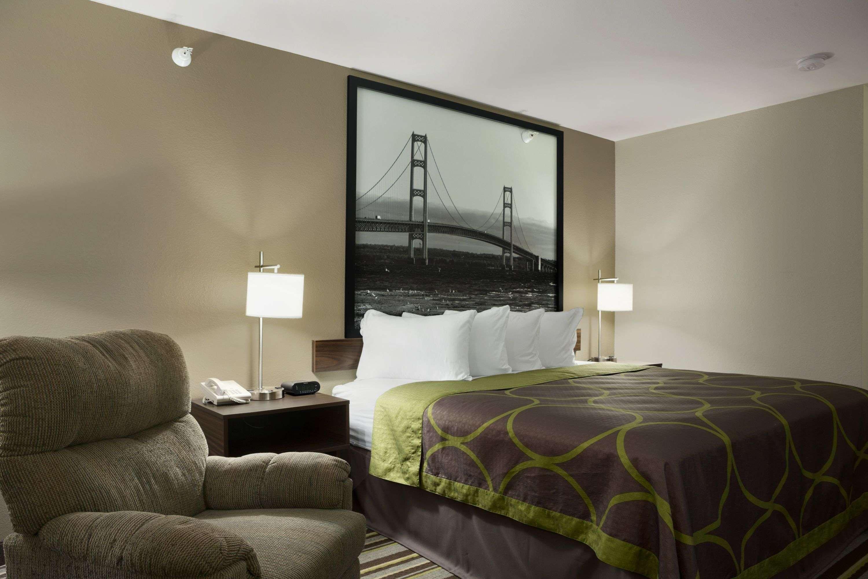 Super 8 By Wyndham Manistee Hotel Luaran gambar