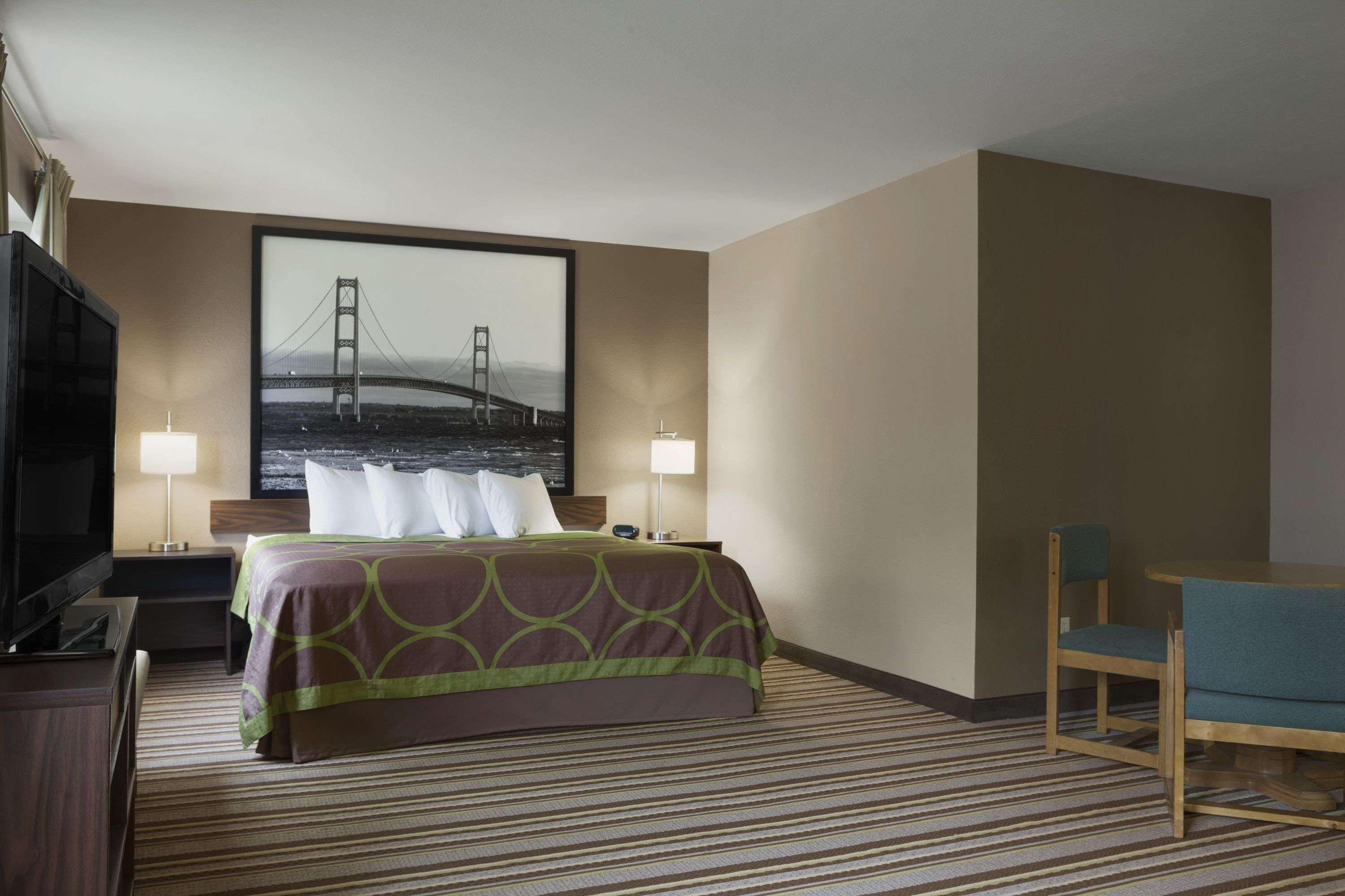 Super 8 By Wyndham Manistee Hotel Luaran gambar