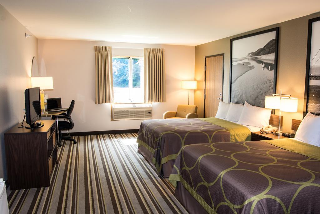 Super 8 By Wyndham Manistee Hotel Luaran gambar