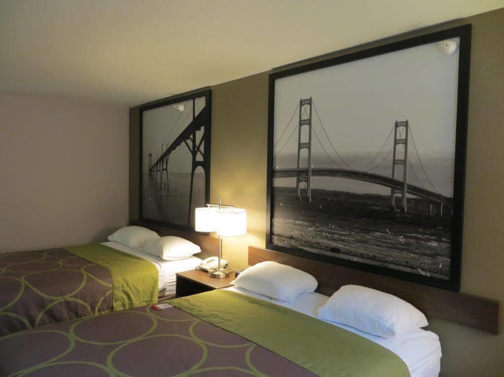 Super 8 By Wyndham Manistee Hotel Luaran gambar