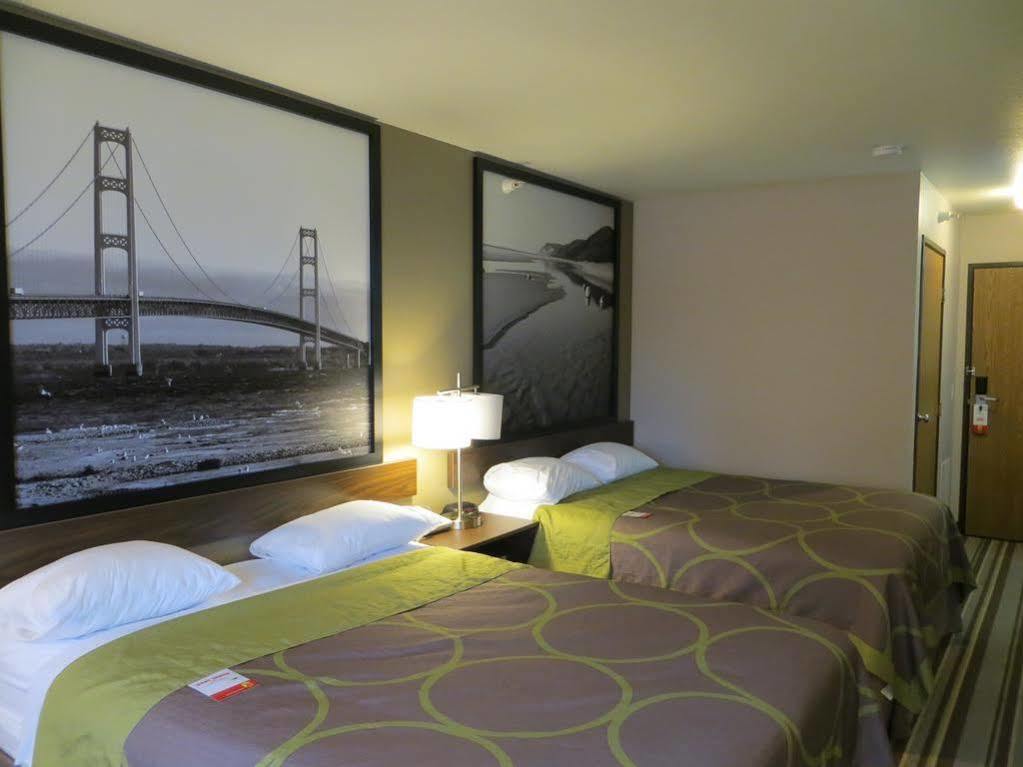 Super 8 By Wyndham Manistee Hotel Luaran gambar