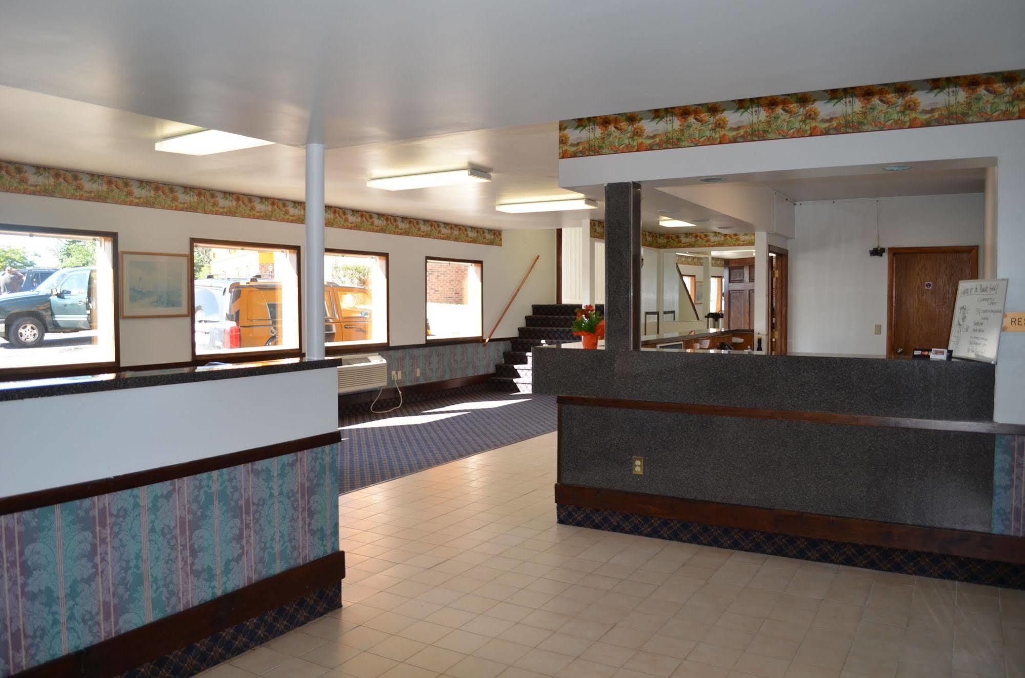 Super 8 By Wyndham Manistee Hotel Luaran gambar
